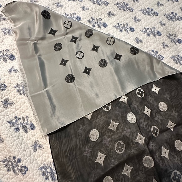 Louis Vuitton silk scarf in black and silver monogram print - Picture 2 of 6